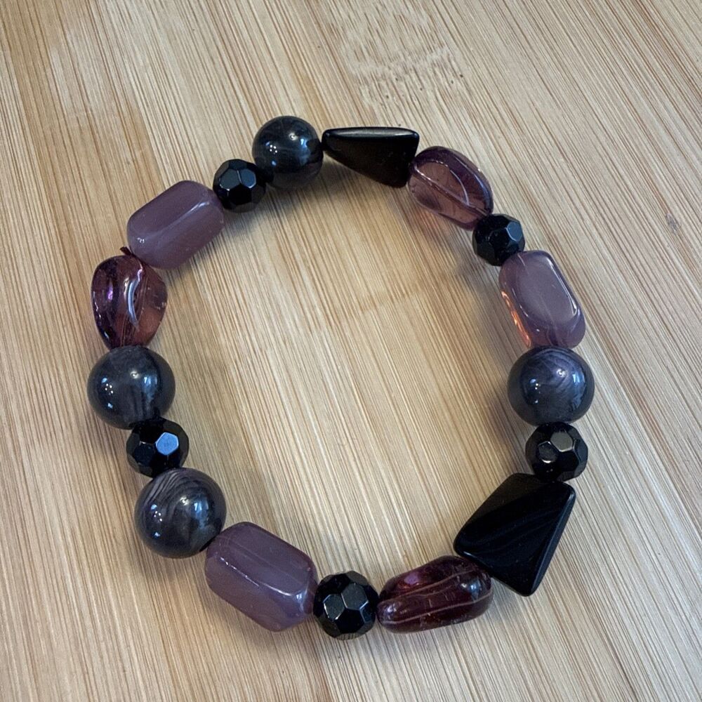 PURPLE BEAD BRACELET ON ELASTIC UNBRANDED